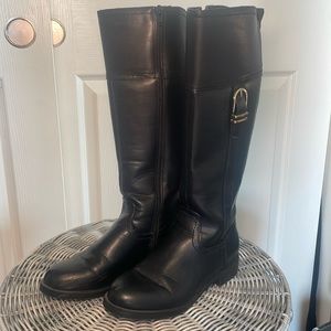 Liz Claiborne boots 👢